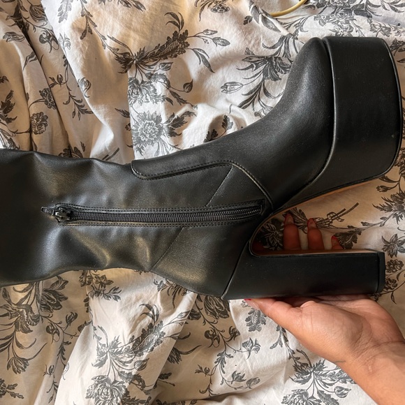 Brand new boots - Picture 2 of 2